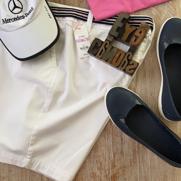 🆕CROWN & IVY Women’s White Twill Bermuda Shorts - Picture 1 of 10